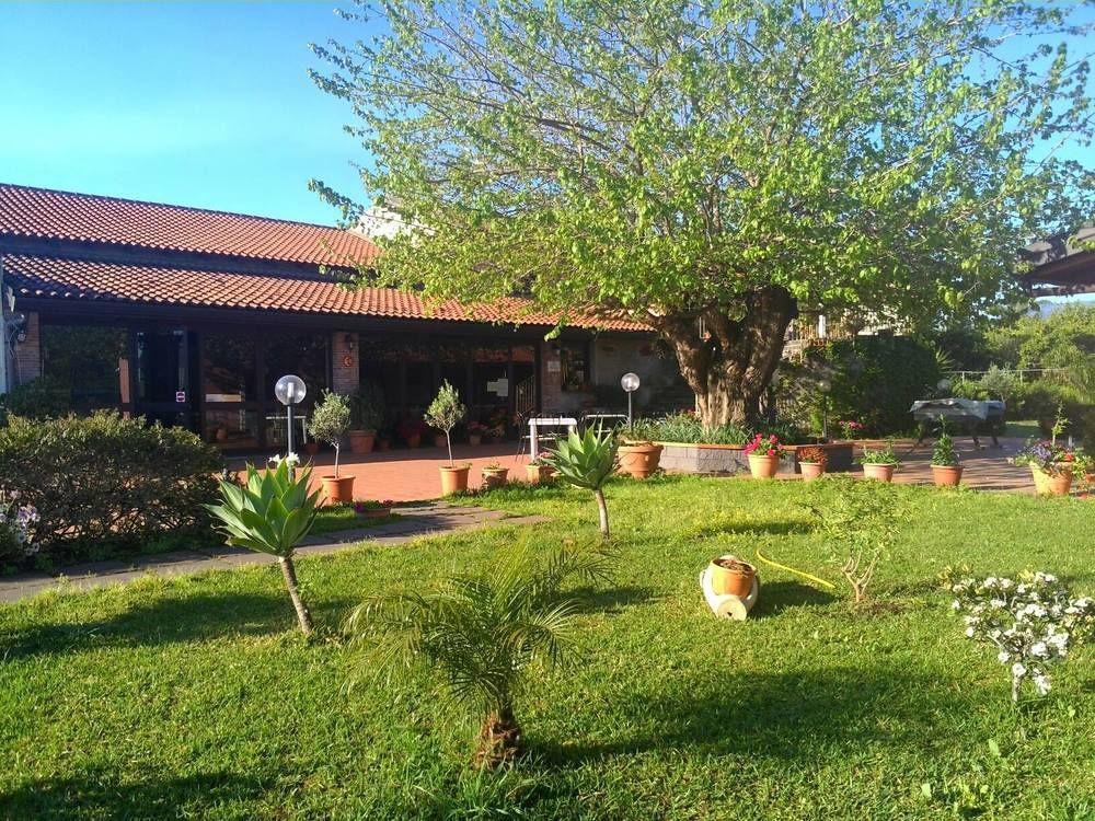 Agriturismo Il Pozzo Antico Mascali Exterior foto