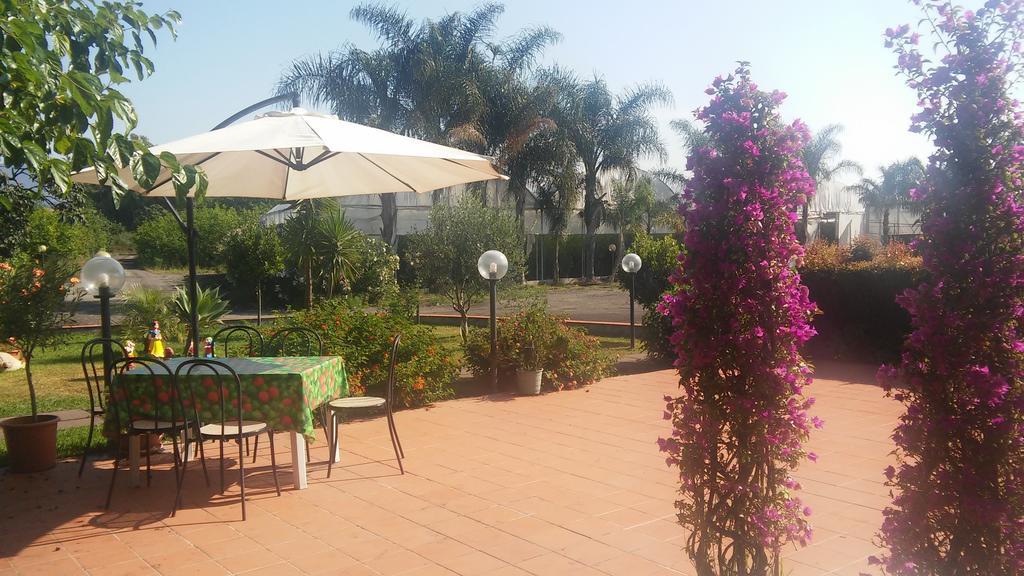 Agriturismo Il Pozzo Antico Mascali Exterior foto