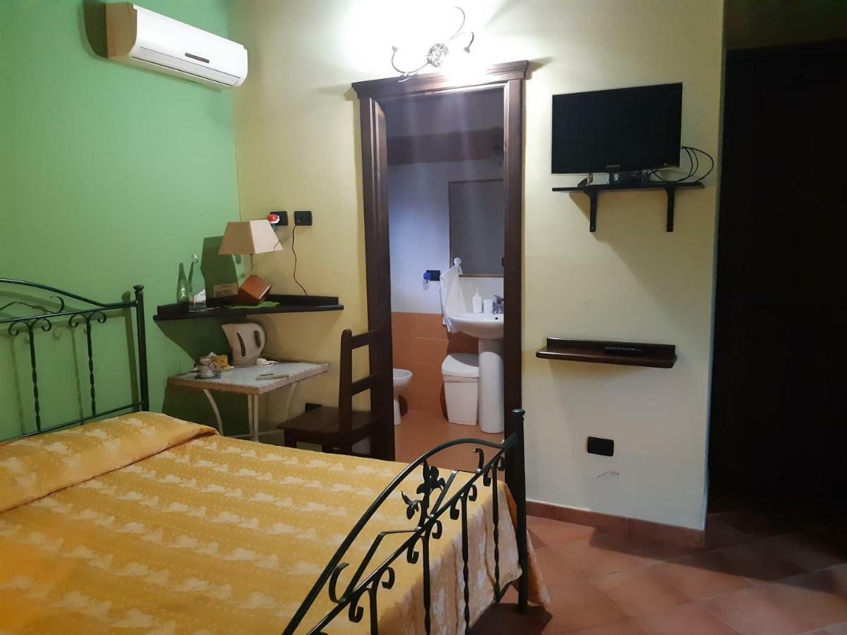 Agriturismo Il Pozzo Antico Mascali Exterior foto